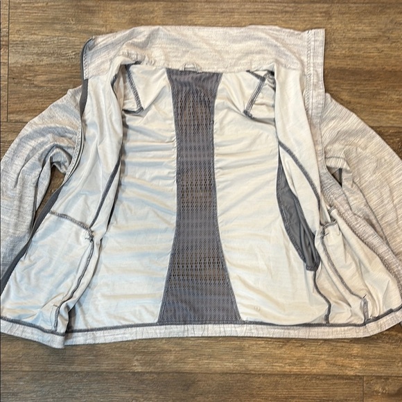 Lululemon Run White Fossil Nada Jacket Lightweight Running Women's Size 8 EUC - Picture 11 of 15